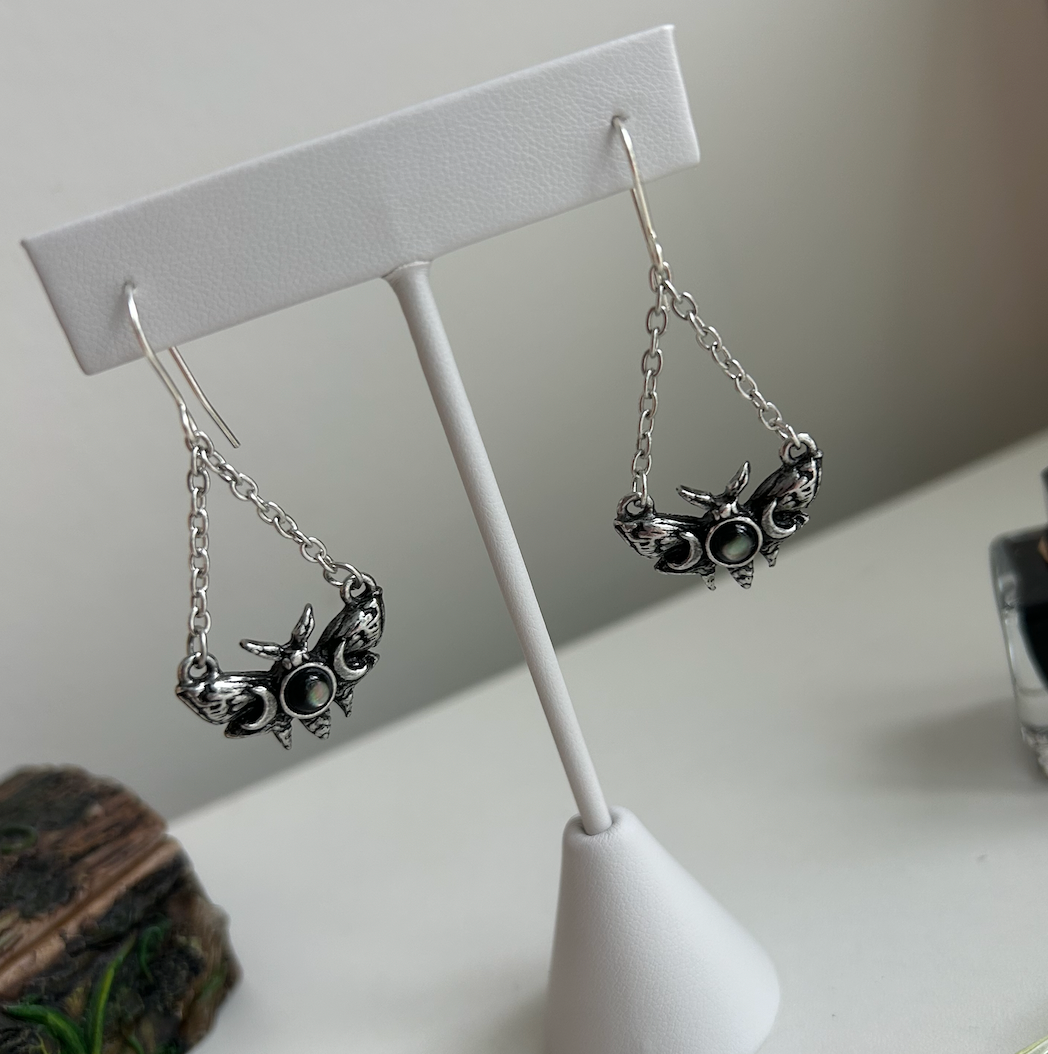 Moonwing Moth Droppers