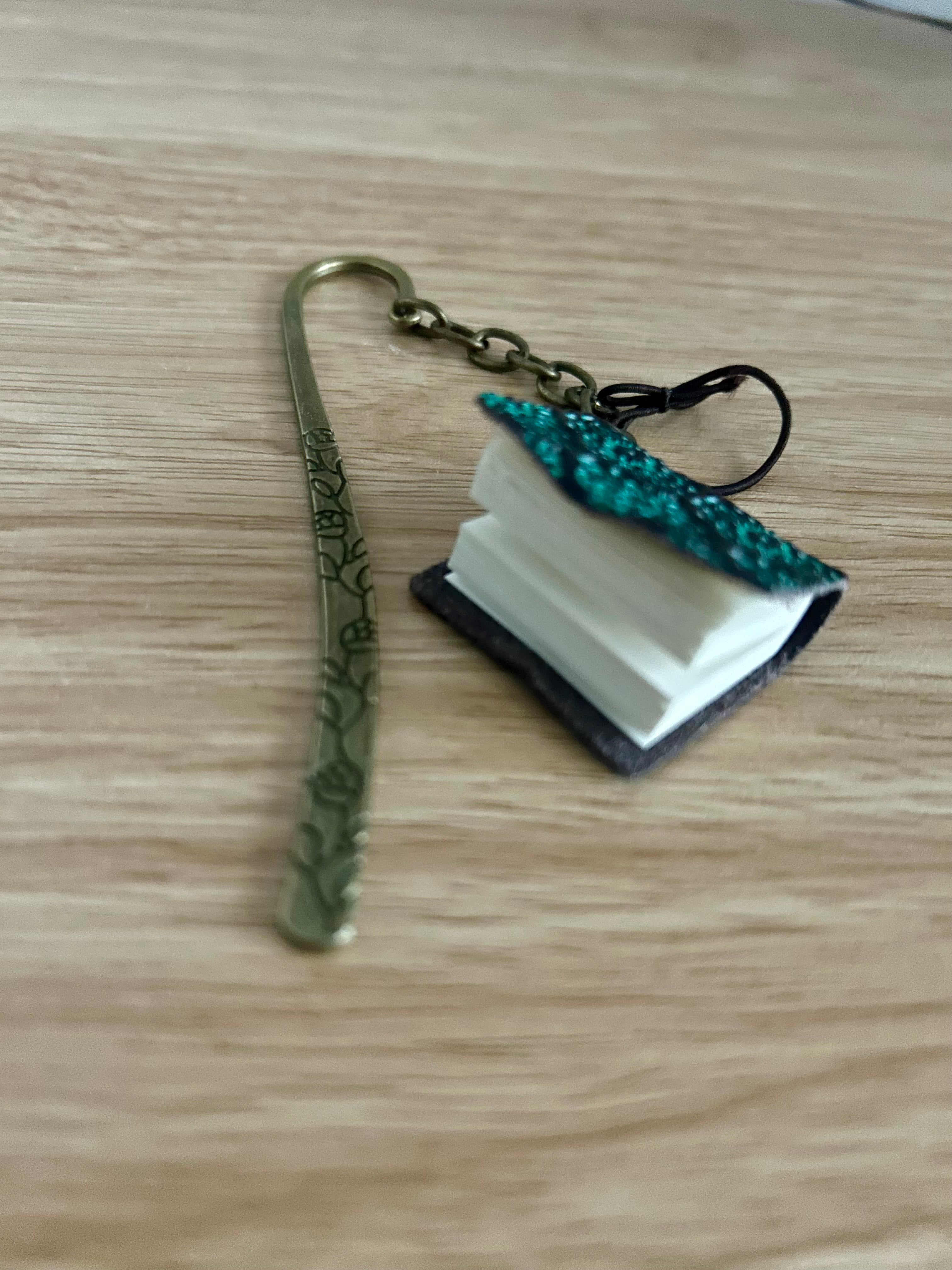 Storybook - Charm Bookmark-zoom-3