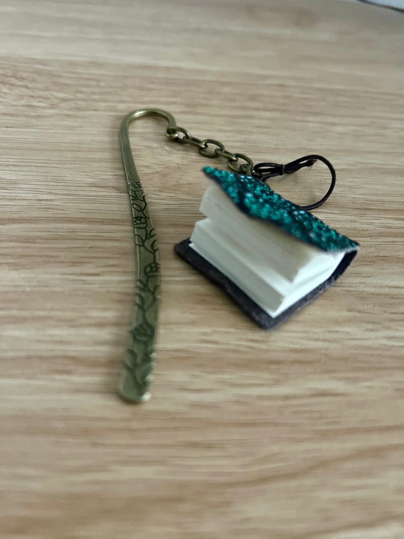 Storybook - Charm Bookmark-zoom-