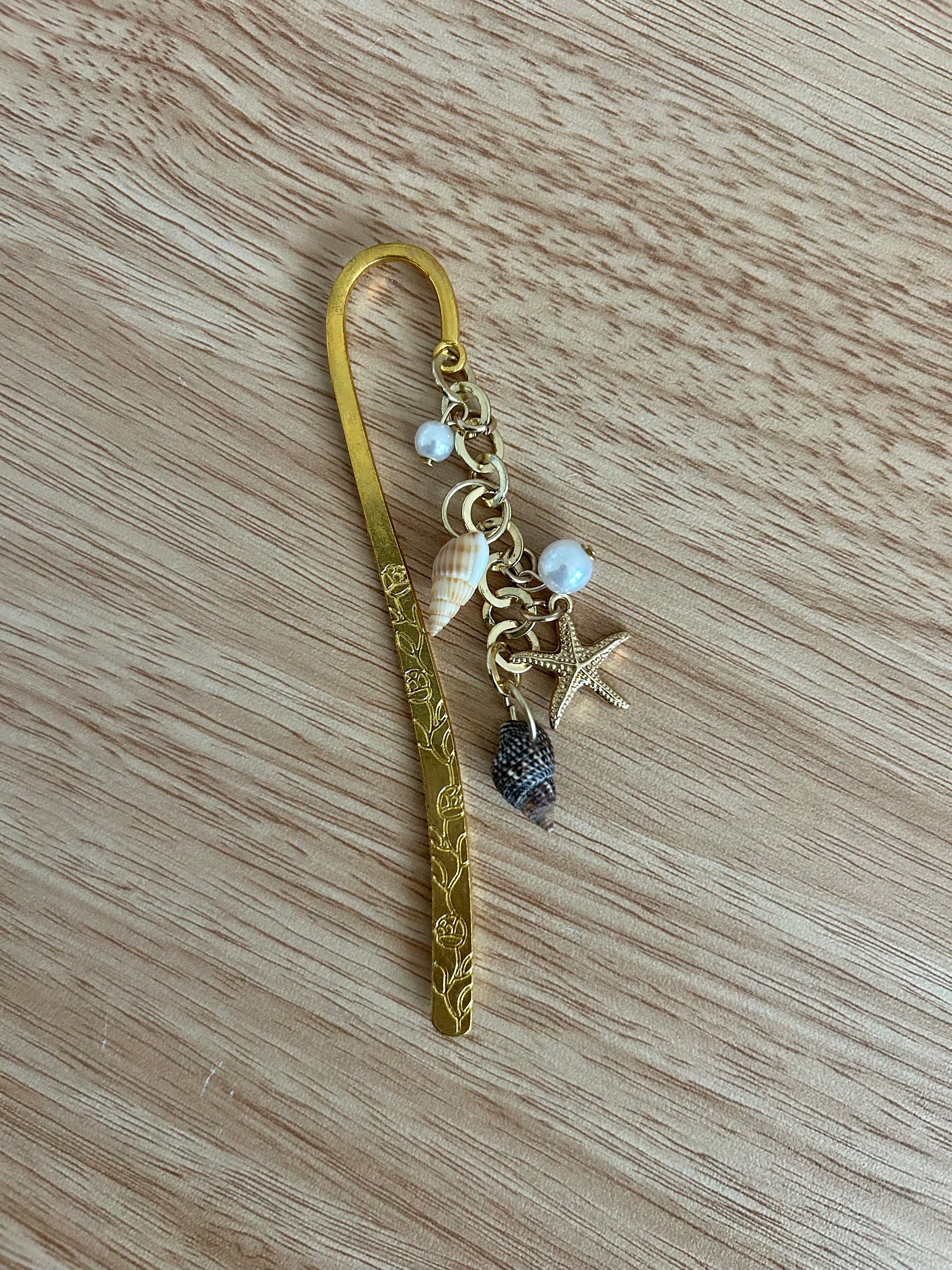 Ocean Floor – Seashell Charm Bookmark-1