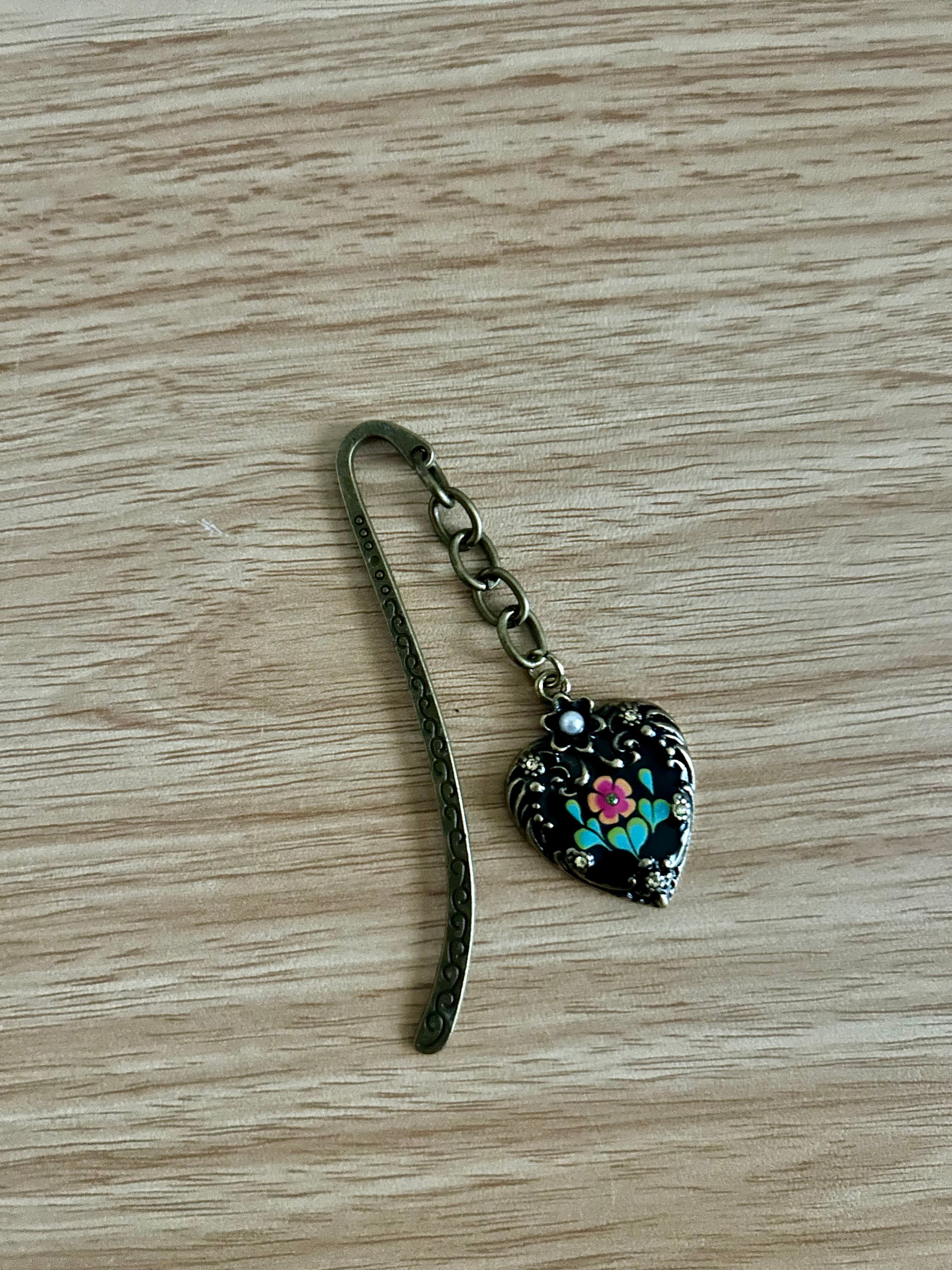 Vintage Bloom Heart Bookmark-zoom-1