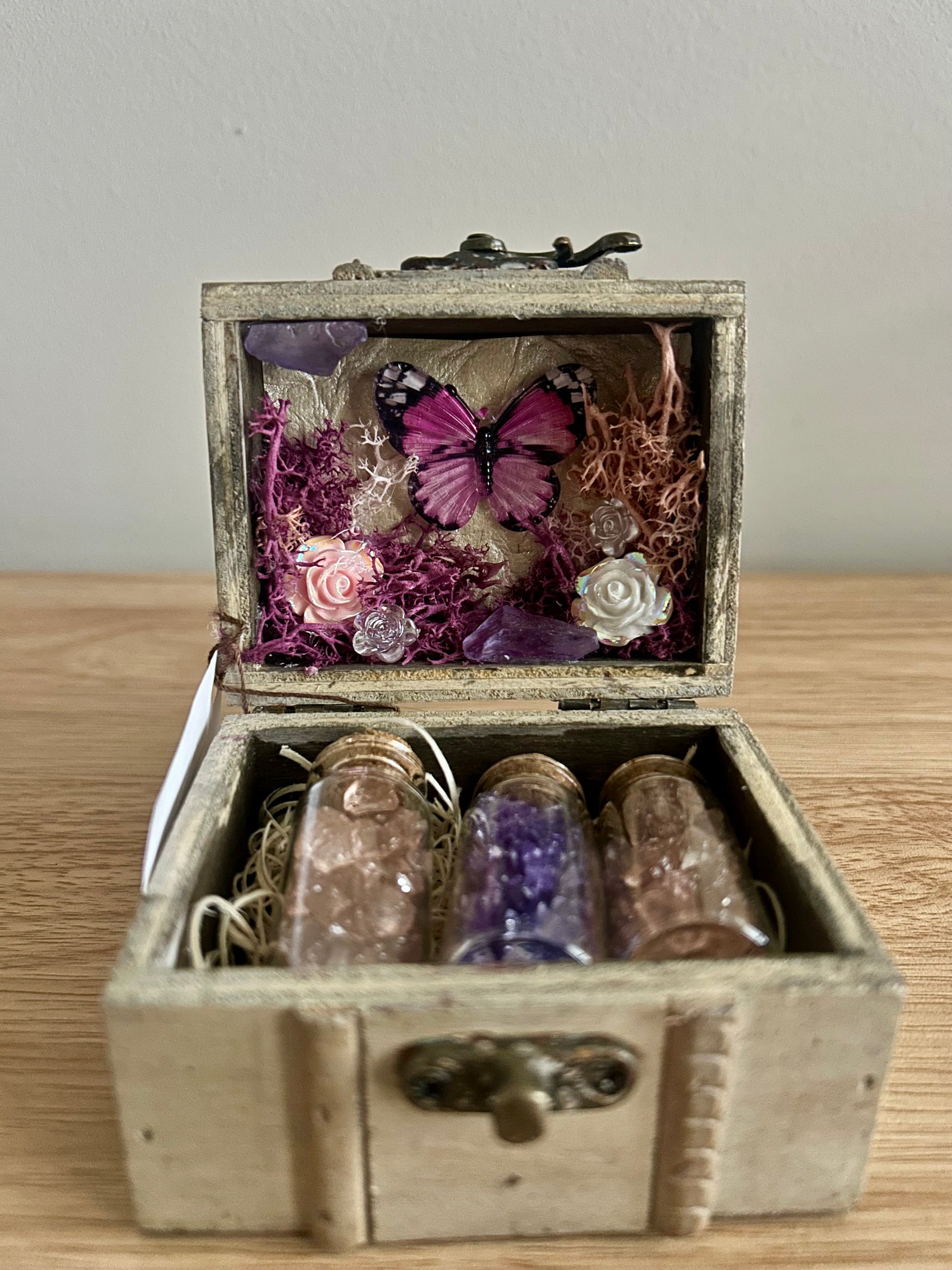 The Fluttering Rose Charm Chest-2
