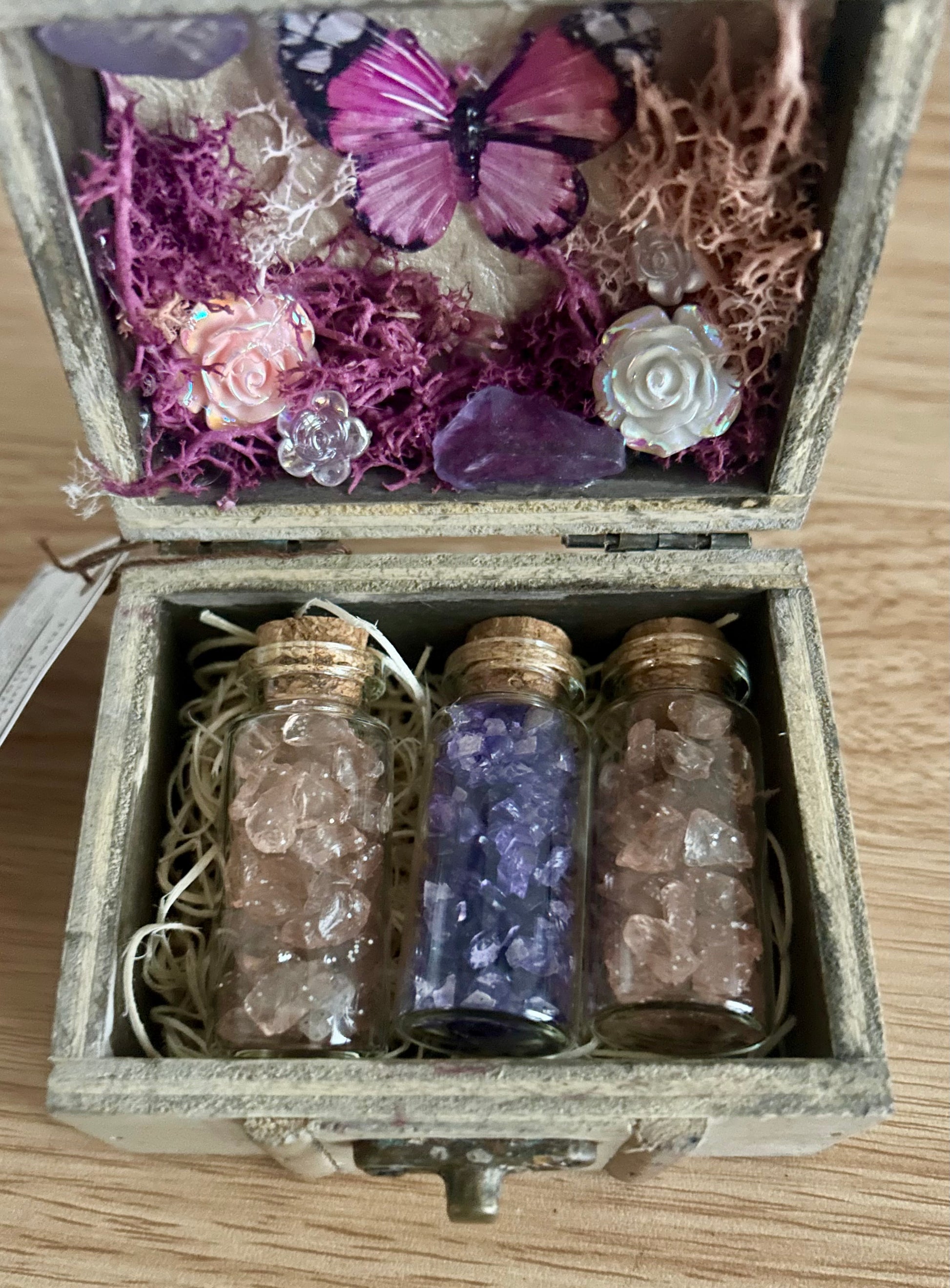 The Fluttering Rose Charm Chest-3