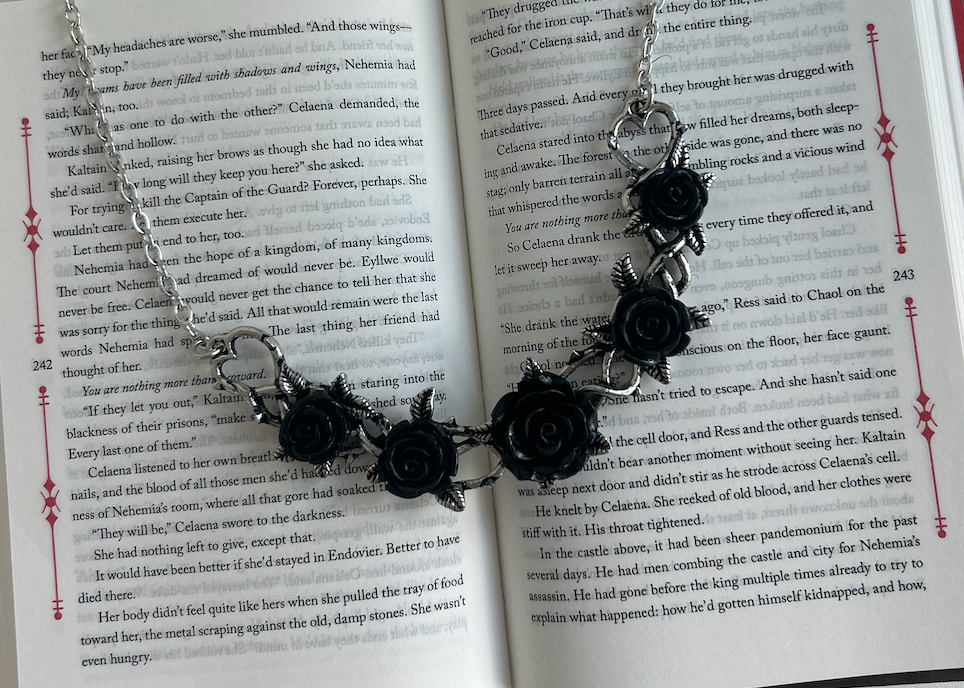 Queen of Thorns Necklace-zoom-2