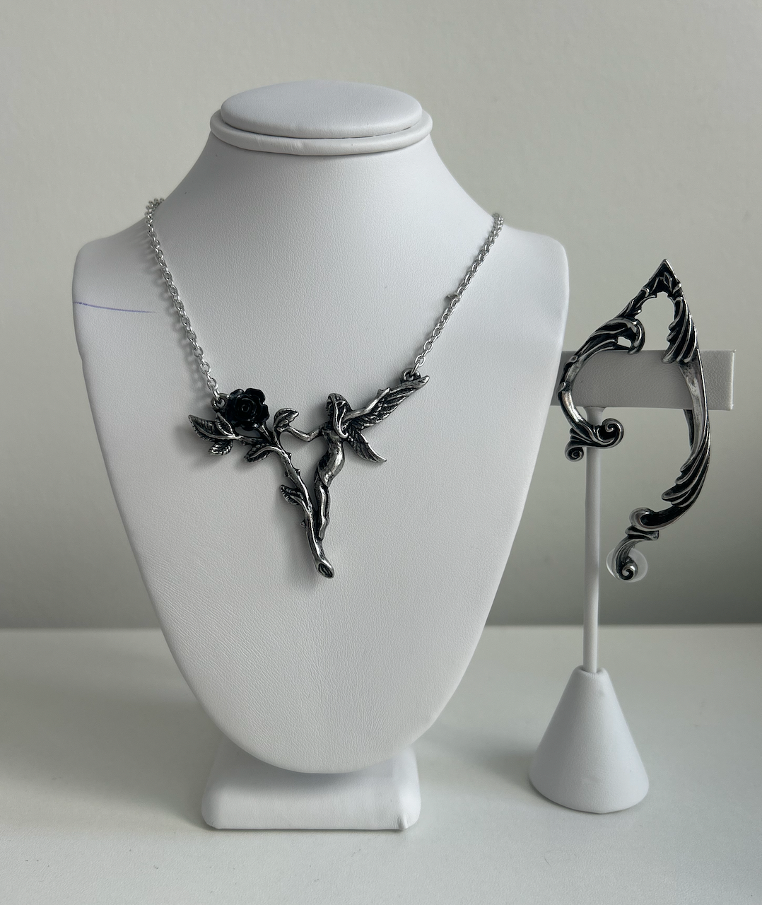 Thornkissed Faerie Necklace-zoom-3