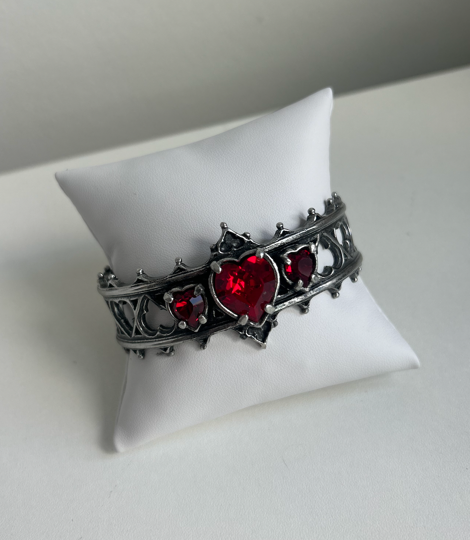 Heart of Kennilworth Bangle
