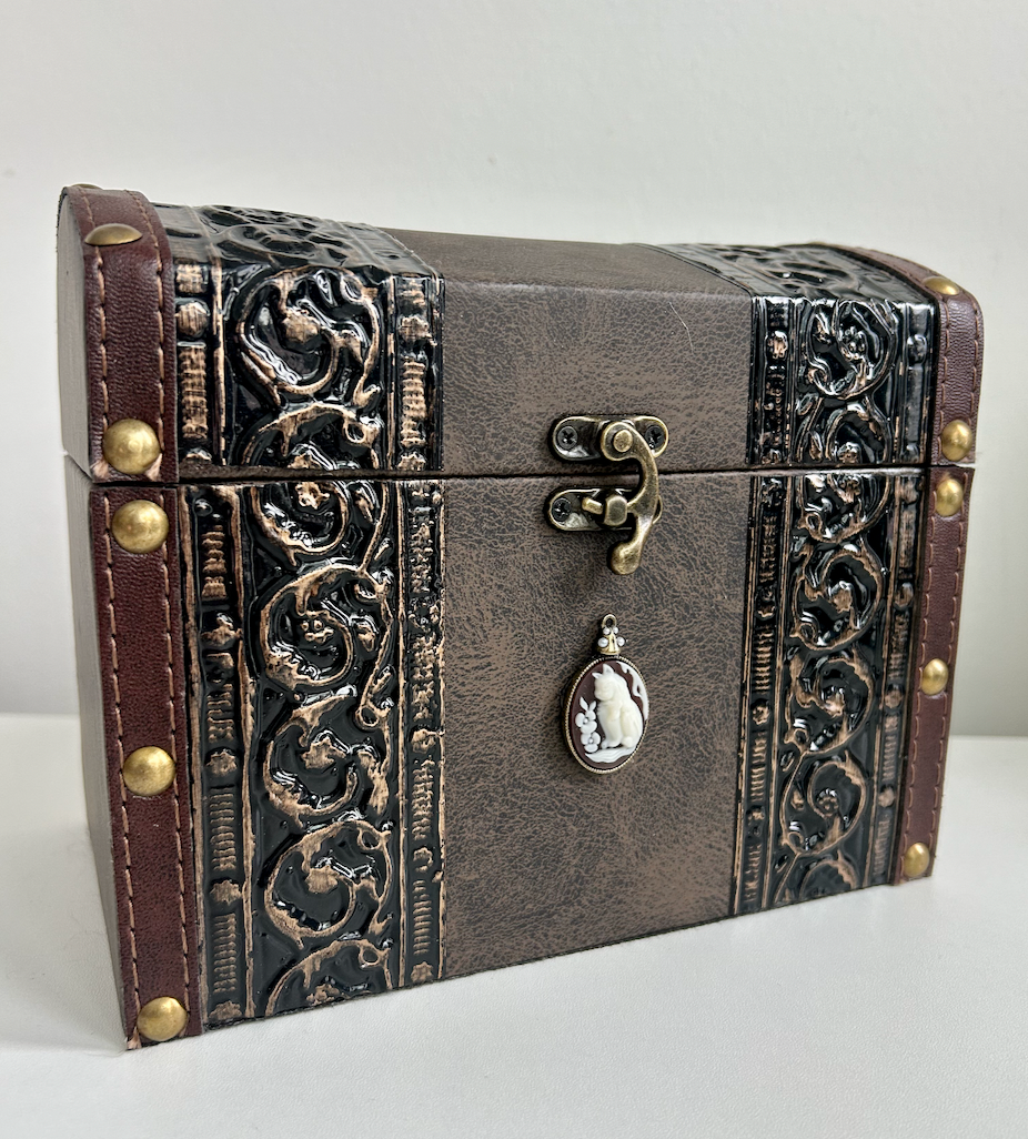 Manor Witch’s Grand Trinket Chest