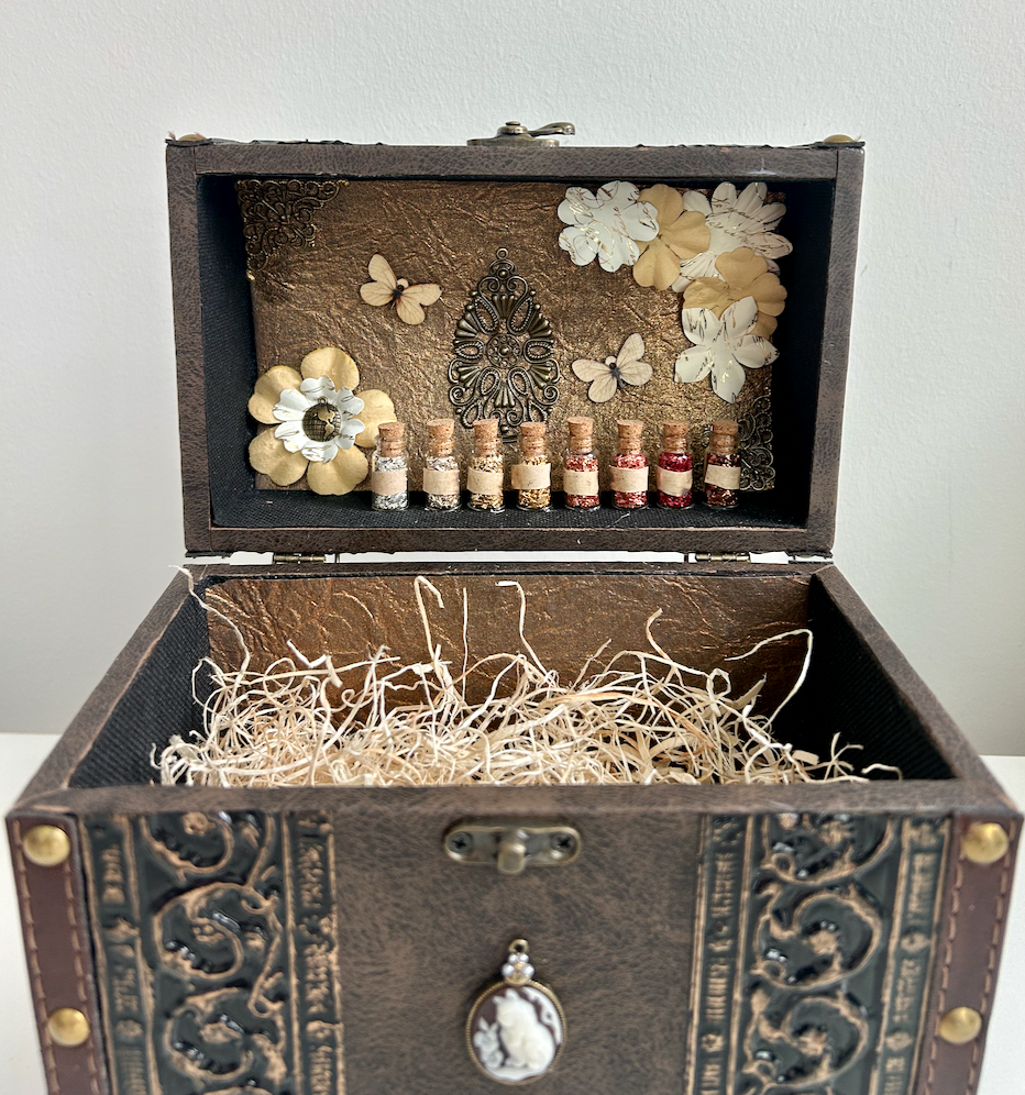 Manor Witch’s Grand Trinket Chest