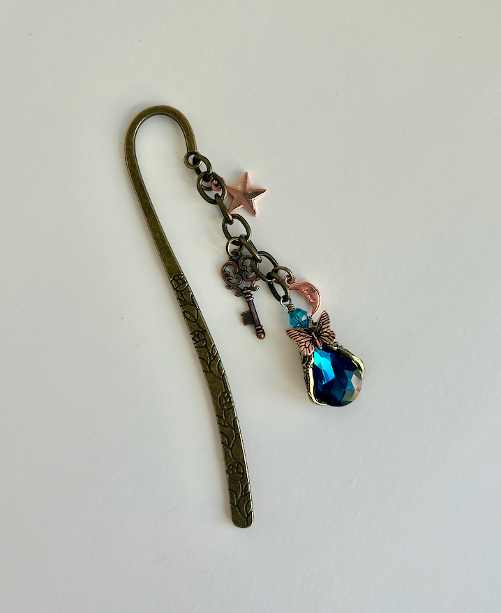 🦋🔮 Fae’s Whisper – Crystal & Key Charm Bookmark