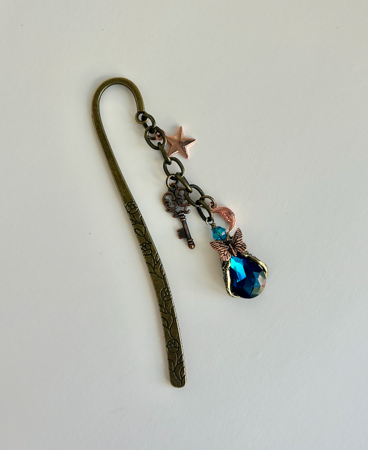 🦋🔮 Fae’s Whisper – Crystal & Key Charm Bookmark