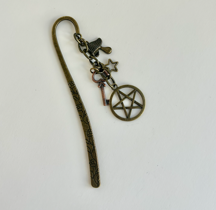 🔮⭐ Witch’s Ward – Pentacle & Key Charm Bookmark