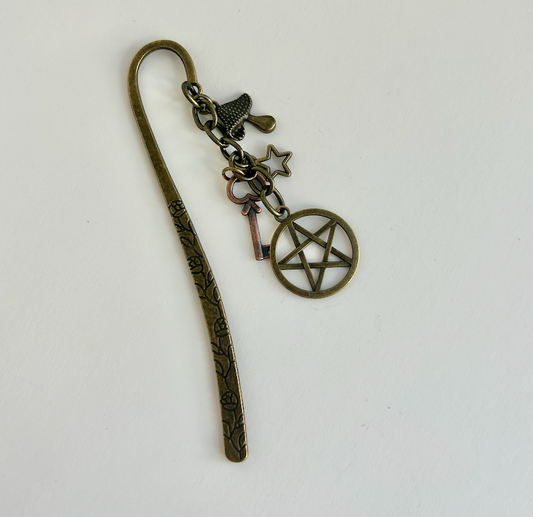🔮⭐ Witch’s Ward – Pentacle & Key Charm Bookmark