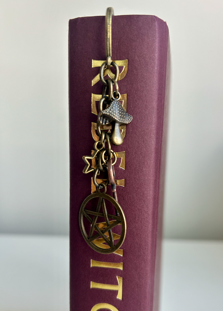 🔮⭐ Witch’s Ward – Pentacle & Key Charm Bookmark